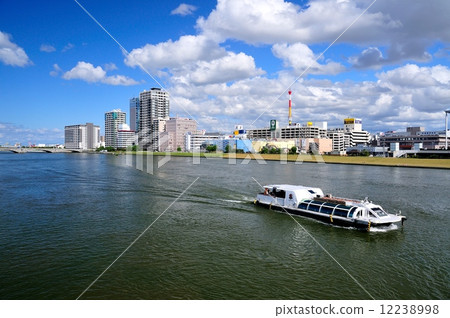 Shinano river and water shuttle 12238998