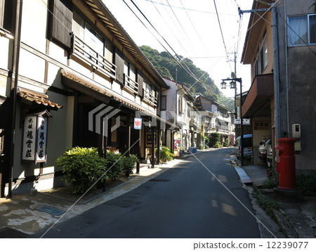 溫泉溫泉的街道 12239077
