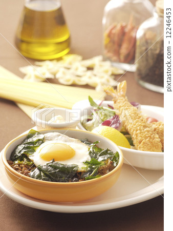 Gapao rice and fried shrimp, Western cuisine, ethnic cuisine, lunch plate, image material Gapao rice and fried shrimp, Western cuisine, ethnic cuisine, lunch plate, image material 12246453