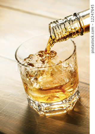 Whiskey on the rock 12247645