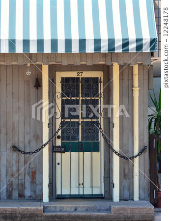 Image of restaurant and cafe closed 12248178