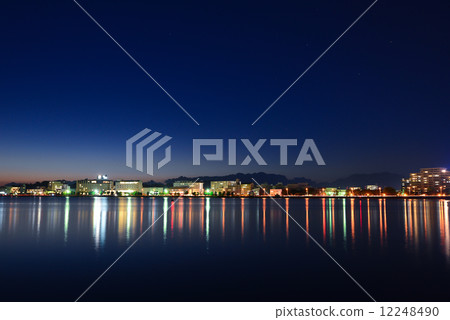Evening view of Lake Shinji in Matsue, the Water City (Matsue City, Shimane Prefecture) Evening view of Lake Shinji in Matsue, the Water City (Matsue City, Shimane Prefecture) 12248490
