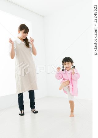 Homo and kindergarten children 12249622