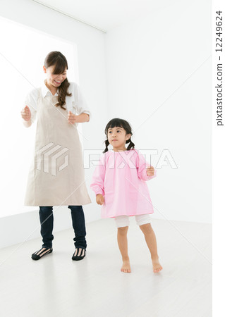 Homo and kindergarten children 12249624