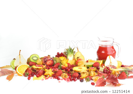 fresh fruits and red juice 12251414