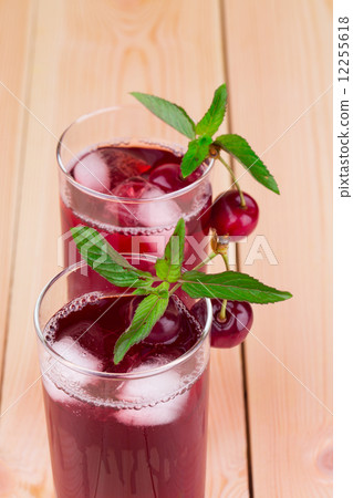 red fruit cocktail 12255618