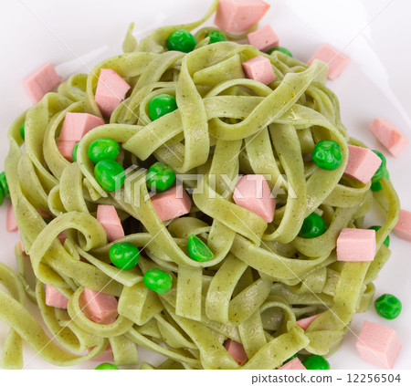 Pasta tagliatelle with green peas Pasta tagliatelle with green peas 12256504