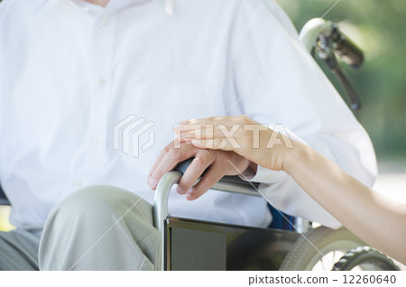 照顧者和老人 12260640