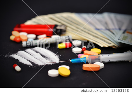 lines of cocaine and narcotic 12263158