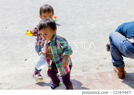 Infant to play ball 12263467