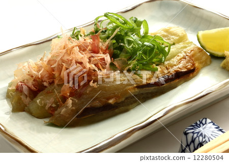 烤茄子日本食物白色背景 烤茄子日本食物白色背景 12280504