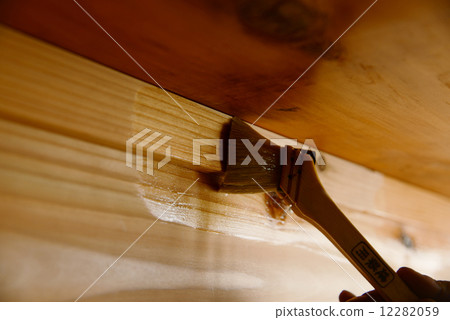 To paint varnish To paint varnish 12282059
