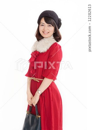 A fashionable Arasa woman wearing autumn / winter costumes A fashionable Arasa woman wearing autumn / winter costumes 12282613