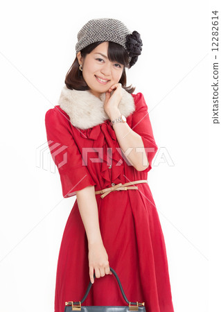 A fashionable Arasa woman wearing autumn / winter costumes A fashionable Arasa woman wearing autumn / winter costumes 12282614