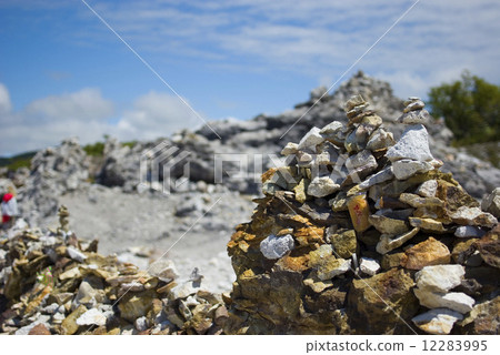 Loading Dadoyama stone 12283995