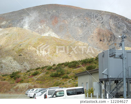Azumayama's fumaroles and constant observation equipment Azumayama's fumaroles and constant observation equipment 12284627