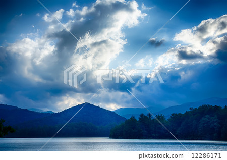 lake santeetlah in great smoky mountains north carolina lake santeetlah in great smoky mountains north carolina 12286171