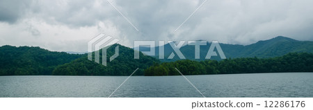 lake santeetlah in great smoky mountains north carolina lake santeetlah in great smoky mountains north carolina 12286176