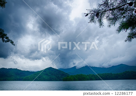 lake santeetlah in great smoky mountains north carolina lake santeetlah in great smoky mountains north carolina 12286177