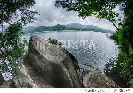 lake santeetlah in great smoky mountains north carolina lake santeetlah in great smoky mountains north carolina 12286189