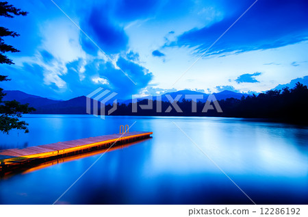 lake santeetlah in great smoky mountains north carolina lake santeetlah in great smoky mountains north carolina 12286192