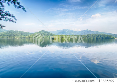 lake santeetlah in great smoky mountains lake santeetlah in great smoky mountains 12286209