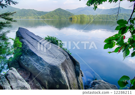 lake santeetlah in great smoky mountains north carolina lake santeetlah in great smoky mountains north carolina 12286211