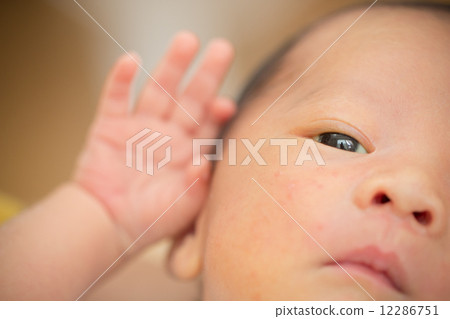 1 month old baby eye 12286751