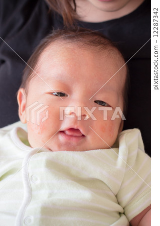1 month old baby 12287342