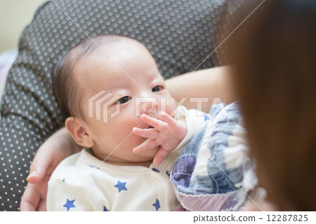 1 month old baby 12287825