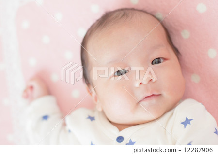 1 month old baby 12287906