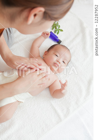 1 month old baby 1 month old baby 12287952