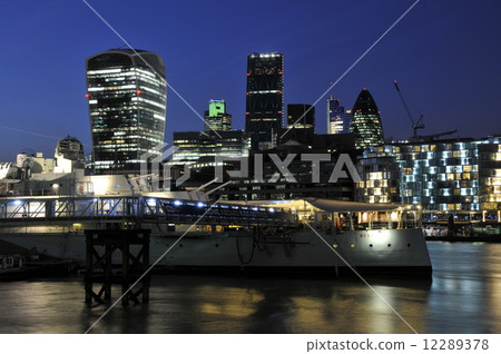 Night view of London -3 12289378