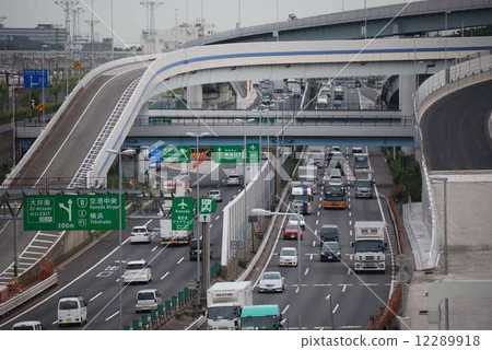 靠近首都高速公路Oigai-south的出口 12289918