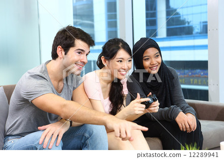 Three Asian people on holiday Three Asian people on holiday 12289941