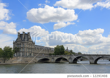 The River Seine and the Louvre Museum 12291408
