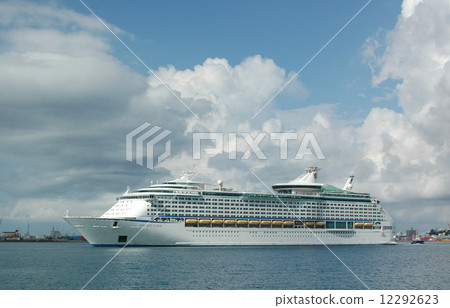 Luxury liner Voyager of the seeds Luxury liner Voyager of the seeds 12292623