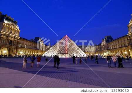 Night view of Paris · Louvre museum 12293080
