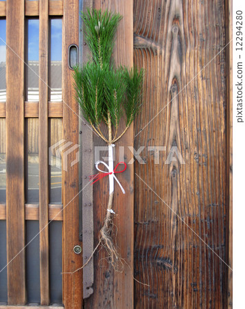 Pine tree of Netsuke 12294280