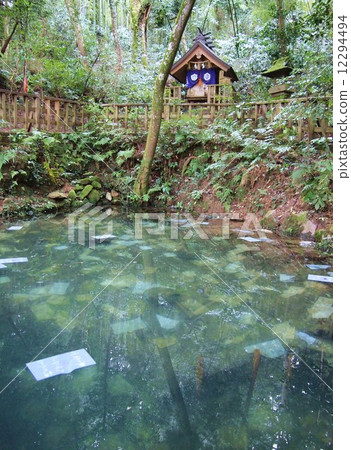 Yaegaki Shinto shrine mirror pond 12294494