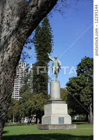 Captain cook statue at Hyde Park 12295144