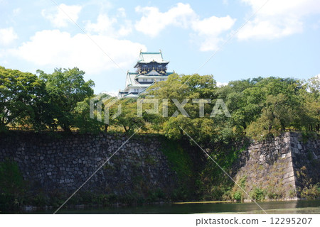 外面護城河和大阪城堡城堡塔 12295207