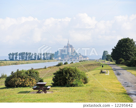 scenic with mont saint-michel abbey, Normandy scenic with mont saint-michel abbey, Normandy 12295642