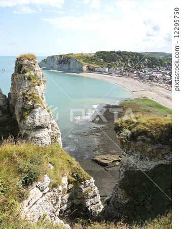 coastline of english channel beach in Etretat coastline of english channel beach in Etretat 12295750