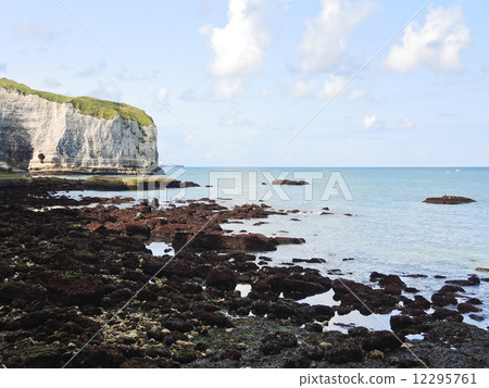 stone beach and cape on english channel 12295761