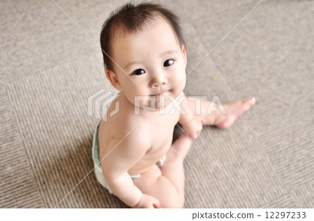 可愛的0歲寶寶 12297233