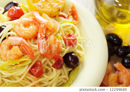 Seafood spaghetti pasta dish with shrimps Seafood spaghetti pasta dish with shrimps 12299680