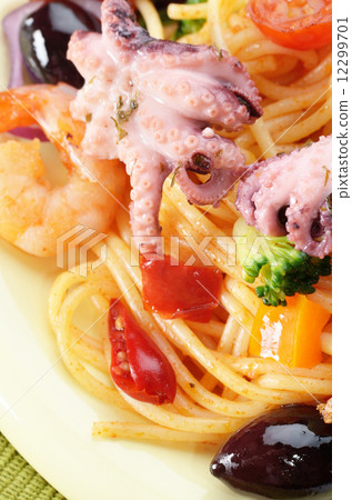 Seafood spaghetti pasta dish with octopus shrimps Seafood spaghetti pasta dish with octopus shrimps 12299701