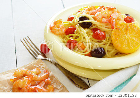 Seafood spaghetti pasta dish with shrimps 12301158