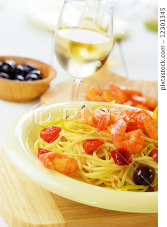 Seafood spaghetti pasta dish with shrimps Seafood spaghetti pasta dish with shrimps 12301345